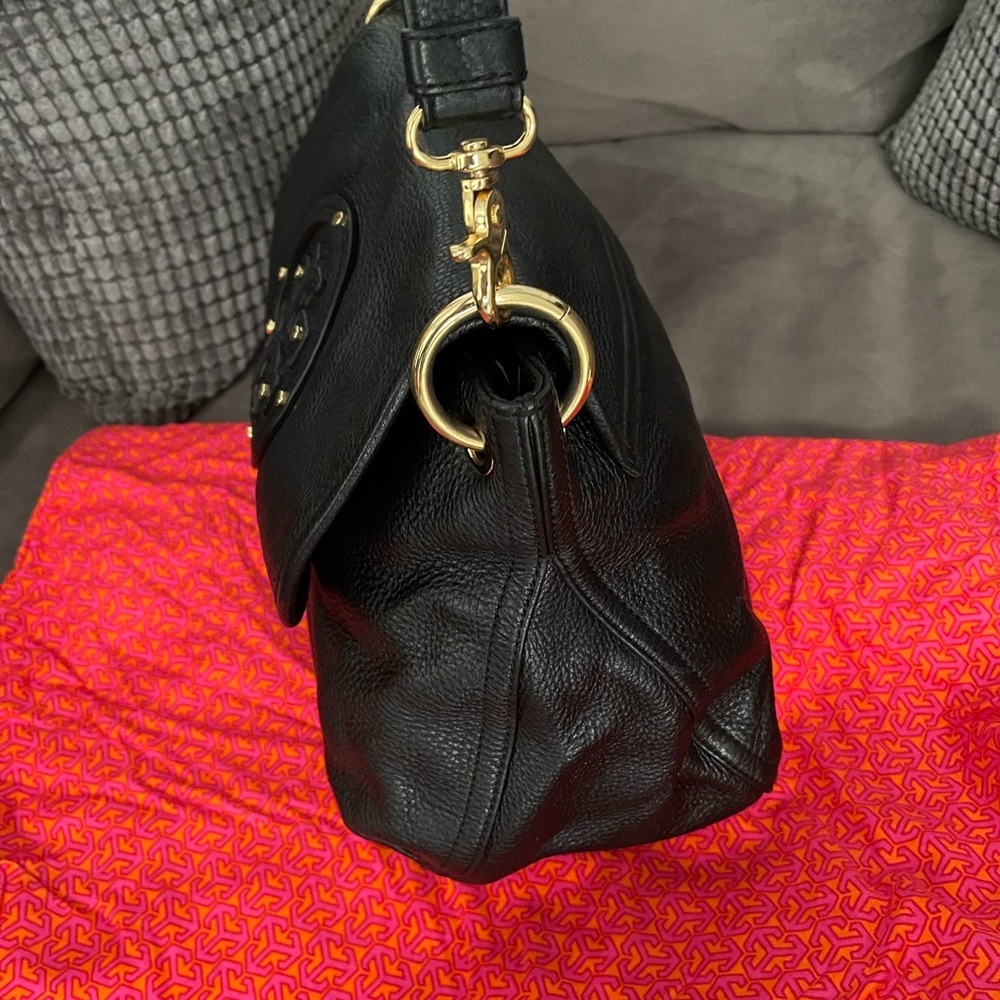 ~ SOLD~ Tory Burch Black Leather Hobo Style Bag ~π - Picture 4 of 11